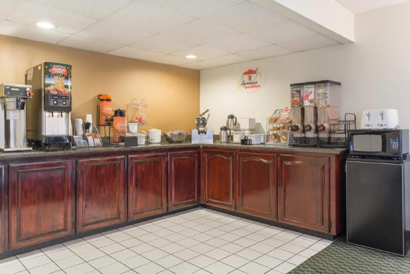 Super 8 By Wyndham Orangeburg Hotel Kültér fotó