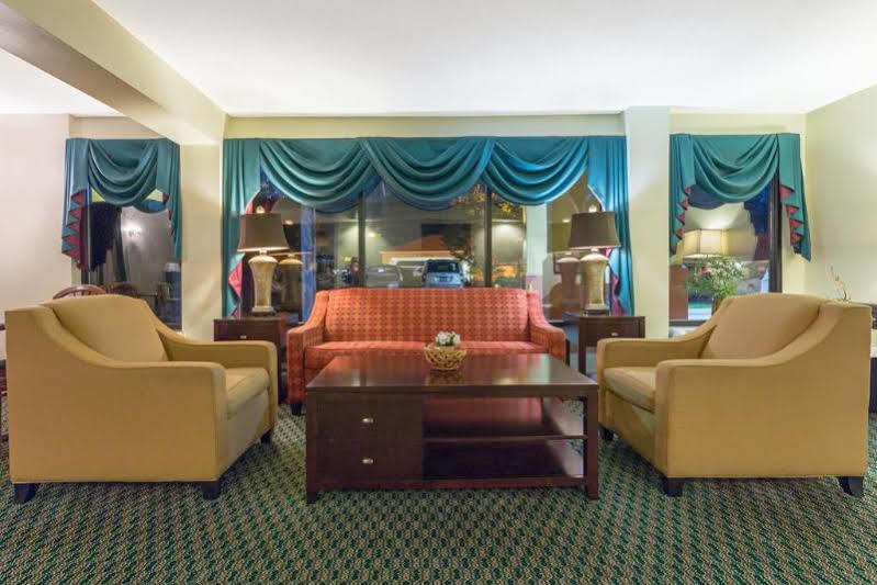 Super 8 By Wyndham Orangeburg Hotel Kültér fotó